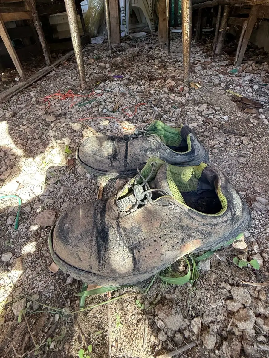 Worn work shoes at the Vrt iN nursery